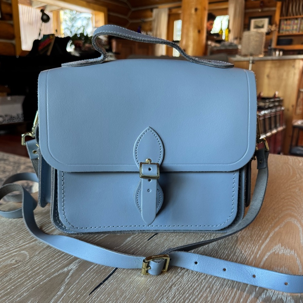 Cambridge Satchel Company Traveller Pale Blue Leather Crossbody Purse